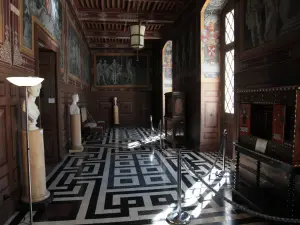 Ancy-le-Franc Castle, gallery of sacrifices (© Frantz)