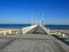 The pier on the promenade of the basin (© Jean Espirat)