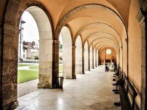 South Gallery, Cloister (© J.E)