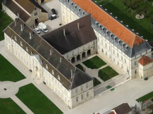 Listed Cistercian abbey and center of contemporary art