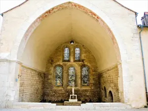 Bedside of the old abbey (© J.E)