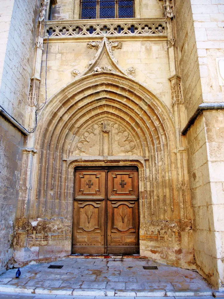 A basílica de Saint-Maximin-la-Sainte-Baume - Norte da varanda da catedral (© J.E)