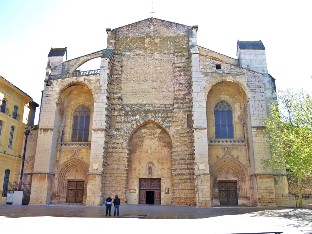 Basilica di Saint-Maximin-la-Sainte-Baume - Facciata della Cattedrale di S. Maria Maddalena (© JE)