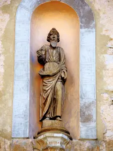 Statue, Holz, über dem zentralen Veranda (© JE)