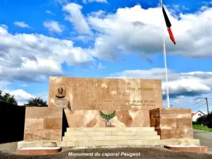 Joncherey - Monument Corporal Peugeot ( © JE)