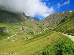 Road South Iseran Pass (© Jean Espirat)