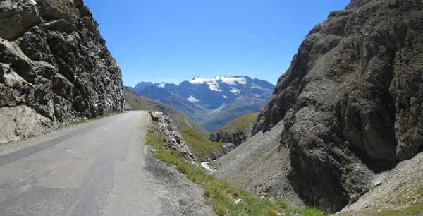Descent Süd Iseran Pass zu Bonneval-sur-Arc, gegenüber dem oberen und Gletschern Vallonnet Albaron (3637 m)