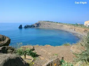 A velha cratera, ladeada por areia negra (© Jean Espirat)