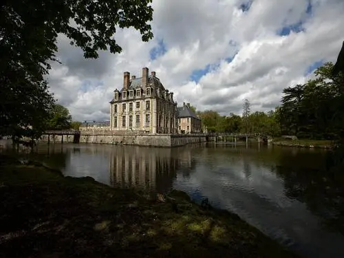 Castillo de La Ferté-Saint-Aubin