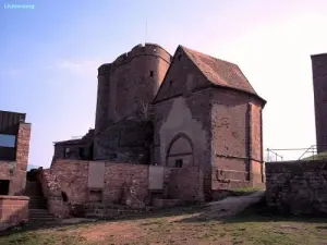 Dungeon y la capilla de la fortaleza de Lichtenberg (© JE)