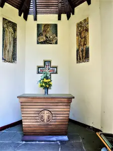 Interior of the Champ du Feu chapel (© JE)