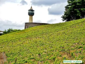 Oberhalb der Weinberge Verzenay Leuchtturm (© JE)