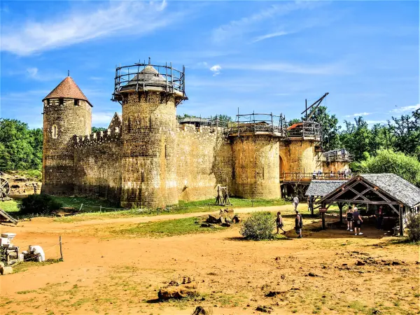 Guédelon, l'histoire d'un chantier médiéval - UNAT BFC