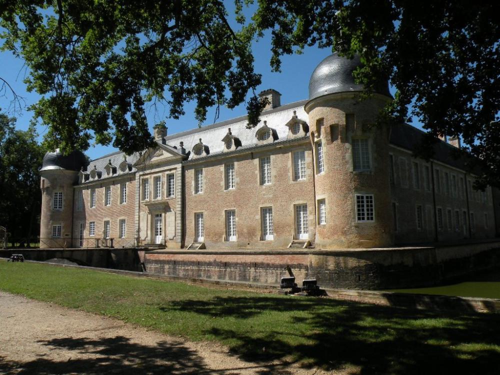 Photos Le château de PierredeBresse Guide Tourisme & Vacances Photos Le château de PierredeBresse Guide Tourisme & Vacances
