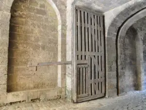 Porta de madeira da cidadela Vauban de Blaye
