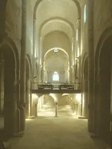 Cruas修道院教会的内部