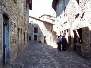 Callejón en Pérouges (© Jean Espirat)