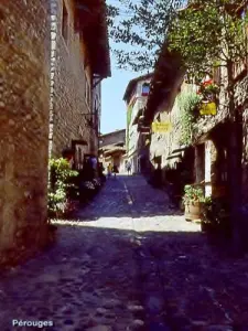 Pérouges - Callejón medieval (© Jean Espirat)