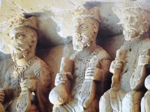 Sculptures remarquables à l'église Saint-Pierre