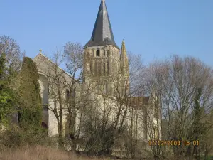 L'église Saint-Pierre dans son environnement