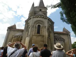 Pendant une visite avec la guide conférencière