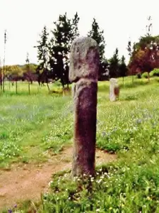 拟人雕像-menhir（©Jean Espirat）