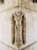 Sculpture of a cloister column (© J.E)