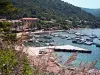 The port seen from the trail strong (© Jean Espirat)