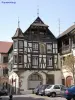 House with oriel window and roof spire with crescent moon (© Jean Espirat)