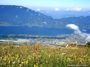 Aix-les-Bains e il lago, visto da Revard (© Jean Espirat)