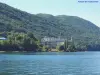 Hautecombe Abadía, vista desde paseo en barco (© Jean Espirat)