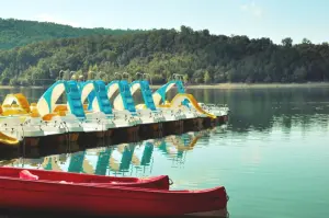 barca de pedales y canoa