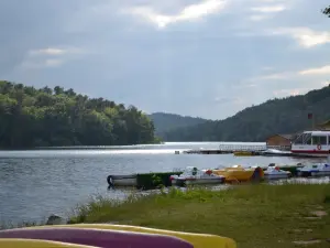 Watersports of Lake Guerlédan in Beau Rivage