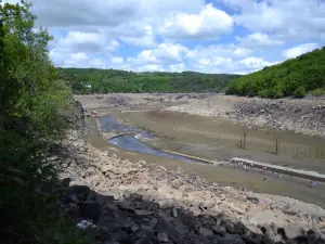 The Assec Lake Guerlédan, summer 2015, the sunken valley and the Nantes -Brest canal reappeared !