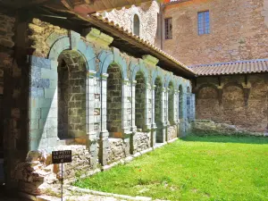 Chartreuse de la Verne - The Little Cloister (© J.E)