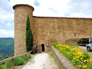 Southwest corner tower and secondary gate of the Verne Charterhouse (© J.E)