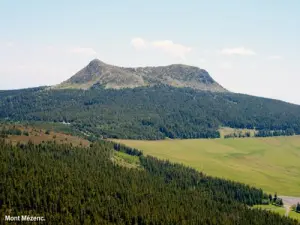 Mont Mézenc vu du mont d'Alambre (© Jean Espirat)