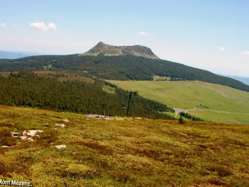 Panorama sur le mont Mézenc (© Jean Espirat)