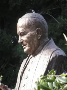 Busto de João Paulo II no mosteiro de Cimiez