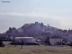 Backlight on the village of Lichtenberg (© Jean Espirat)