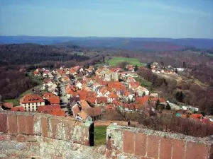 Village Lichtenberg saw the fortress (© Jean Espirat)