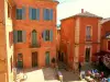 Roussillon - Place du village (© Jean Espirat)