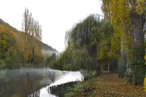 L'Eure lungo il parco del castello di Acquigny