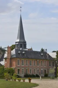 Eremitério do castelo Acquigny com a igreja Sainte-Cécile