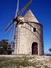 Montfuron - Molino de Viento ( © Jean Espirat )