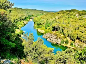 The river seen from above the bridge (© Jean Espirat)