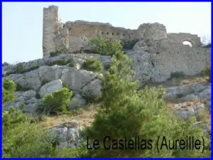 Die Castellas Blick auf das Dorf Aureille