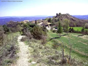 Montfuron - Dorf und Ruinen Castle ( © Jean Espirat )