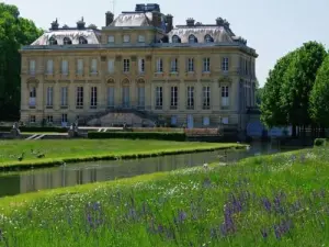 Schloss in den Farben des Frühlings