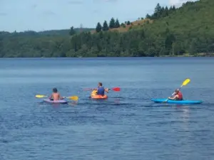 Kanufahren auf dem See Vassivière